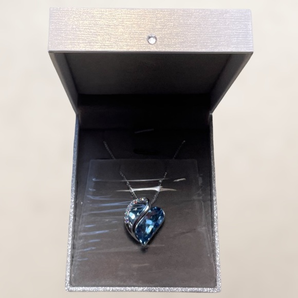 Leafael Women’s Silver Plated Infinity Love Heart Pendant Necklace - Picture 4 of 5